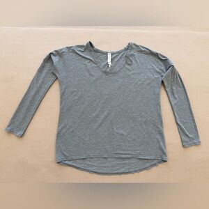 Lululemon — Gray Long-Sleeve Scoop Neck Top — Size 6 — NWT